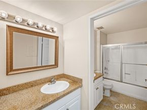 21400 Burbank Boulevard 313, Woodland Hills (los Angeles) CA 91367