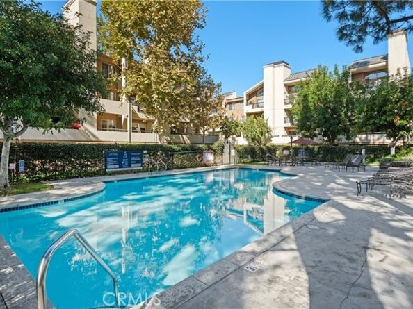 21400 Burbank Boulevard 313, Woodland Hills (los Angeles) CA 91367