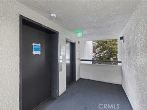 21400 Burbank Boulevard 313, Woodland Hills (los Angeles) CA 91367