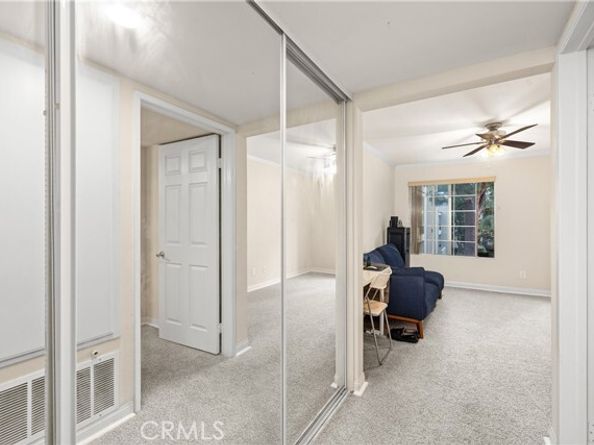 21400 Burbank Boulevard 313, Woodland Hills (los Angeles) CA 91367