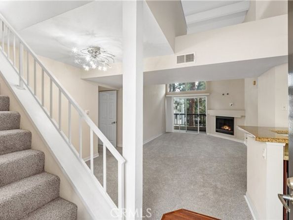 21400 Burbank Boulevard 313, Woodland Hills (los Angeles) CA 91367