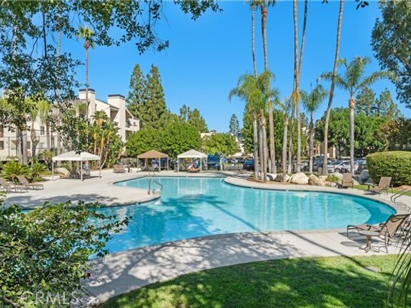 21400 Burbank Boulevard 313, Woodland Hills (los Angeles) CA 91367