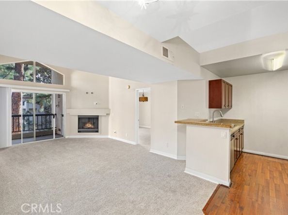 21400 Burbank Boulevard 313, Woodland Hills (los Angeles) CA 91367