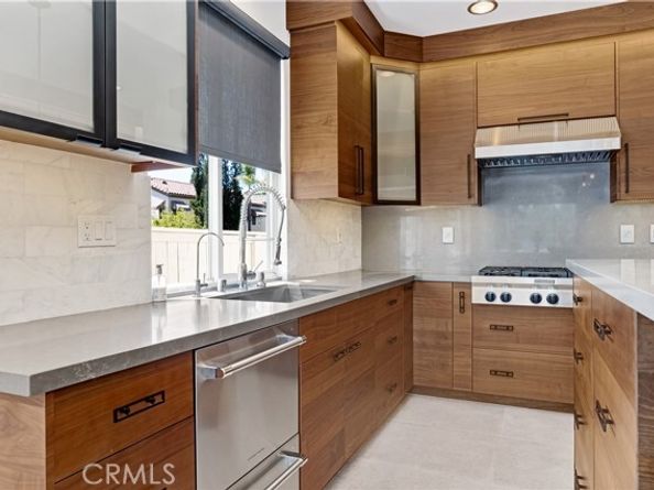 2588 Thorman, Tustin CA 92782