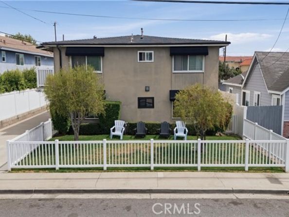180 Rochester Street, Costa Mesa CA 92627