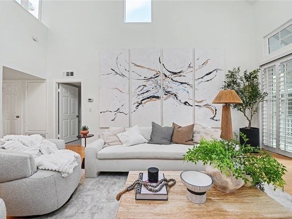 11667 Gorham 304, Los Angeles CA 90049