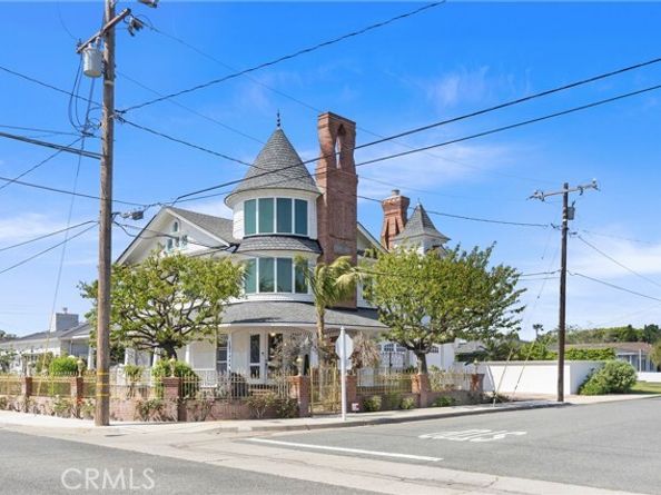 1919 Santa Ana, Costa Mesa CA 92627