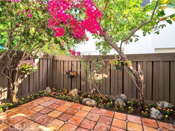 10803 Blix Street 2, Toluca Lake (los Angeles) CA 91602