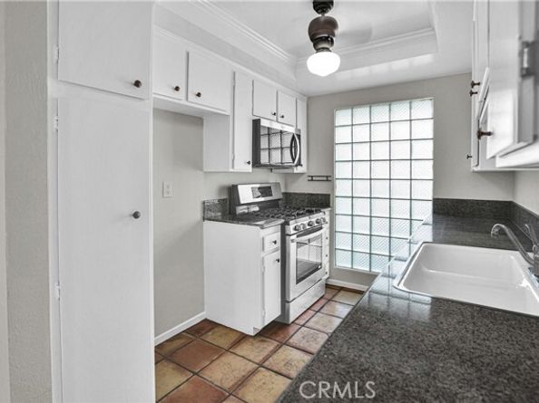 10803 Blix Street 2, Toluca Lake (los Angeles) CA 91602