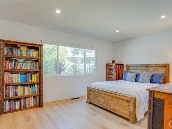 23853 Hatteras Street, Woodland Hills (los Angeles) CA 91367