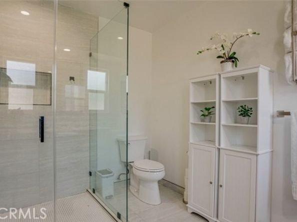 23853 Hatteras Street, Woodland Hills (los Angeles) CA 91367