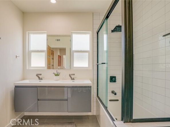23853 Hatteras Street, Woodland Hills (los Angeles) CA 91367