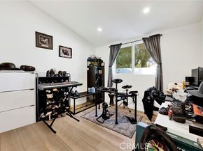 13706 Sproule Avenue, Sylmar (los Angeles) CA 91342