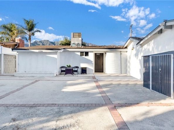13706 Sproule Avenue, Sylmar (los Angeles) CA 91342