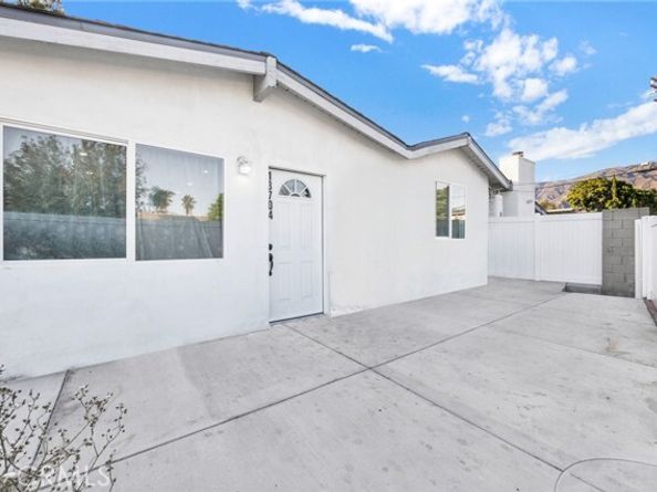 13706 Sproule Avenue, Sylmar (los Angeles) CA 91342