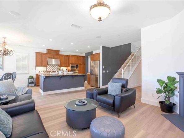 10266 Horsehaven Street, Sun Valley (los Angeles) CA 91352