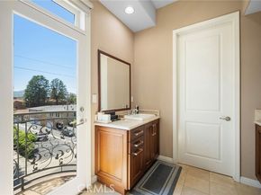 11323 Huston Street 1, North Hollywood (los Angeles) CA 91601
