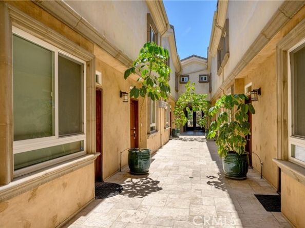 11323 Huston Street 1, North Hollywood (los Angeles) CA 91601