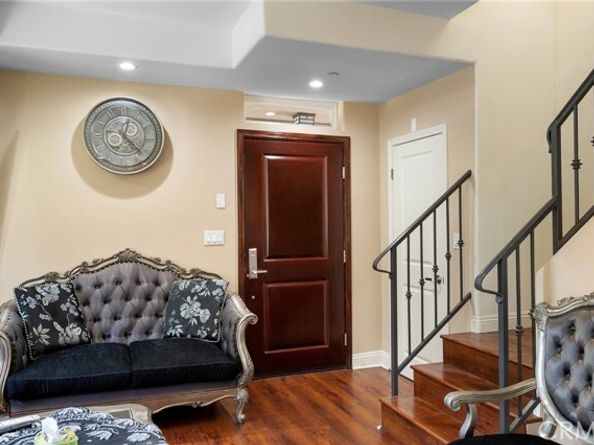 11323 Huston Street 1, North Hollywood (los Angeles) CA 91601