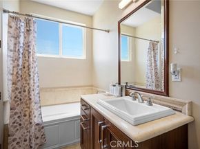 11323 Huston Street 1, North Hollywood (los Angeles) CA 91601