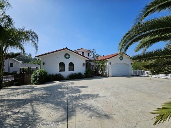 9740 La Canada Way, Burbank CA 91040