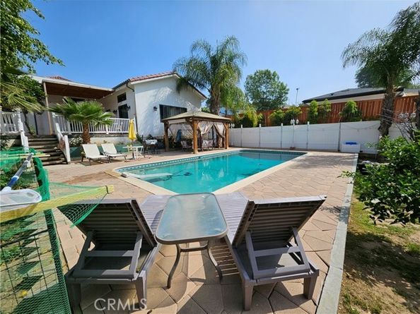 9740 La Canada Way, Burbank CA 91040