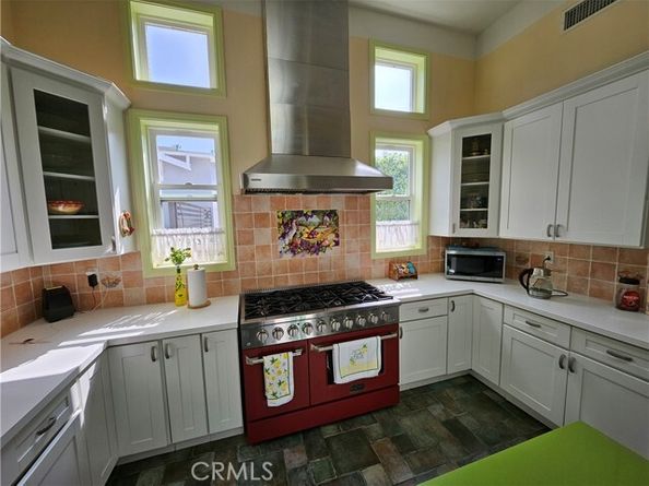 9740 La Canada Way, Burbank CA 91040