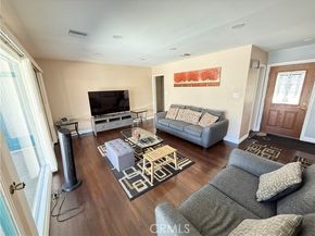 10430 Mcvine Avenue, Sunland (los Angeles) CA 91040