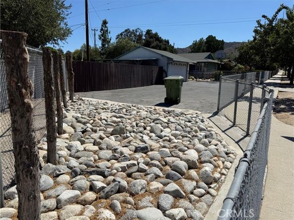 10430 Mcvine Avenue, Sunland (los Angeles) CA 91040