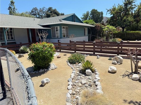 10430 Mcvine Avenue, Sunland (los Angeles) CA 91040