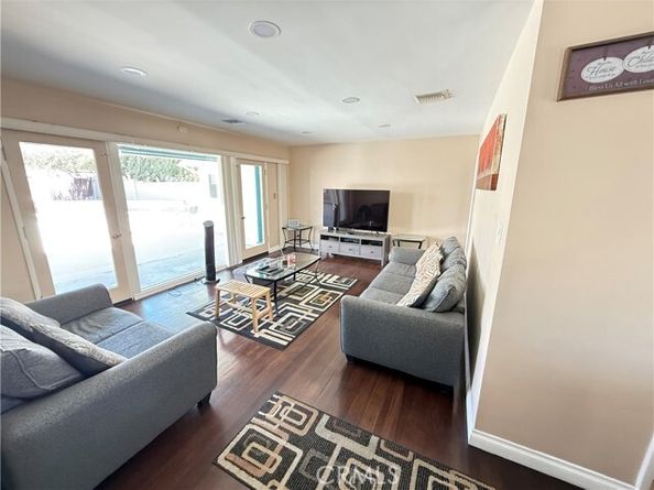 10430 Mcvine Avenue, Sunland (los Angeles) CA 91040