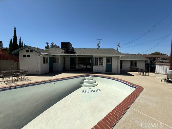 10430 Mcvine Avenue, Sunland (los Angeles) CA 91040