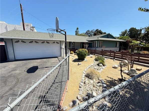 10430 Mcvine Avenue, Sunland (los Angeles) CA 91040