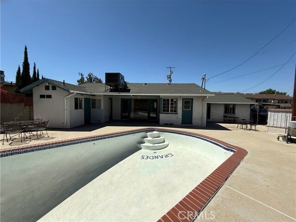 10430 Mcvine Avenue, Sunland (los Angeles) CA 91040
