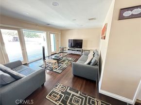 10430 Mcvine Avenue, Sunland (los Angeles) CA 91040