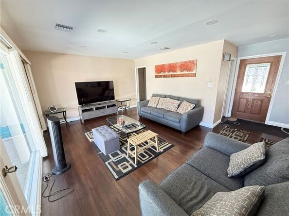 10430 Mcvine Avenue, Sunland (los Angeles) CA 91040