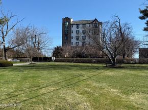 50 Lafayette Place 2H, Greenwich CT 06830
