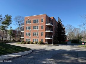 50 Lafayette Place 2H, Greenwich CT 06830