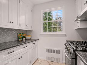 103 Putnam Park 103, Greenwich CT 06830