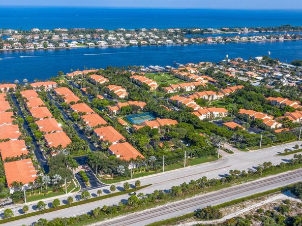 127 Yacht Club Way 206, Hypoluxo FL 33462