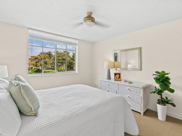127 Yacht Club Way 206, Hypoluxo FL 33462