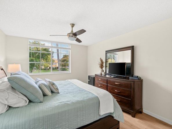 127 Yacht Club Way 206, Hypoluxo FL 33462