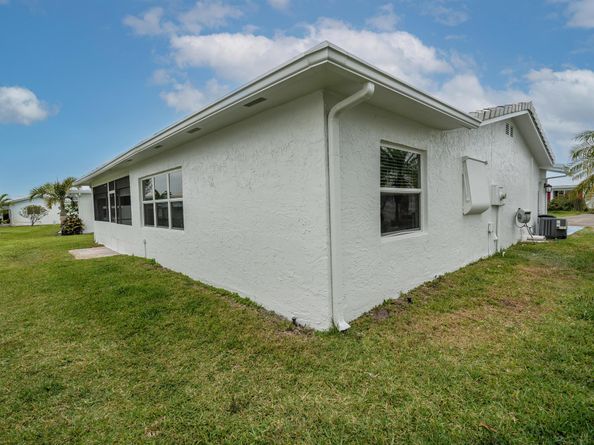 2105 Alfred Drive Drive SW, Boynton Beach FL 33426
