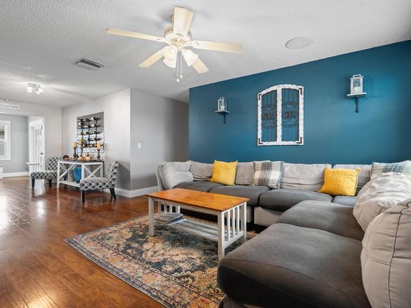 2105 Alfred Drive Drive SW, Boynton Beach FL 33426