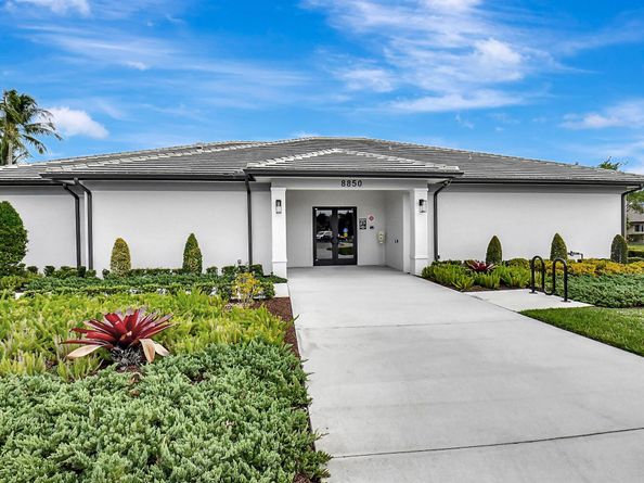 8421 Logia Circle, Boynton Beach FL 33472