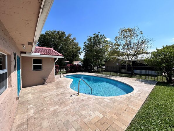 11618 NW 27th St, Coral Springs FL 33065