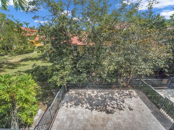 5747 NW 119th Dr, Coral Springs FL 33076