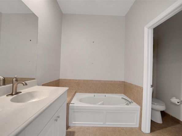 5747 NW 119th Dr, Coral Springs FL 33076