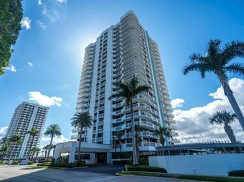 123 Lakeshore Drive