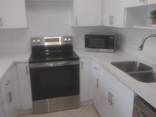9440 Live Oak Pl 307, Davie FL 33324